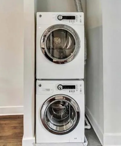 Lovely 1-Bedroom Rental Unit With Free Parking